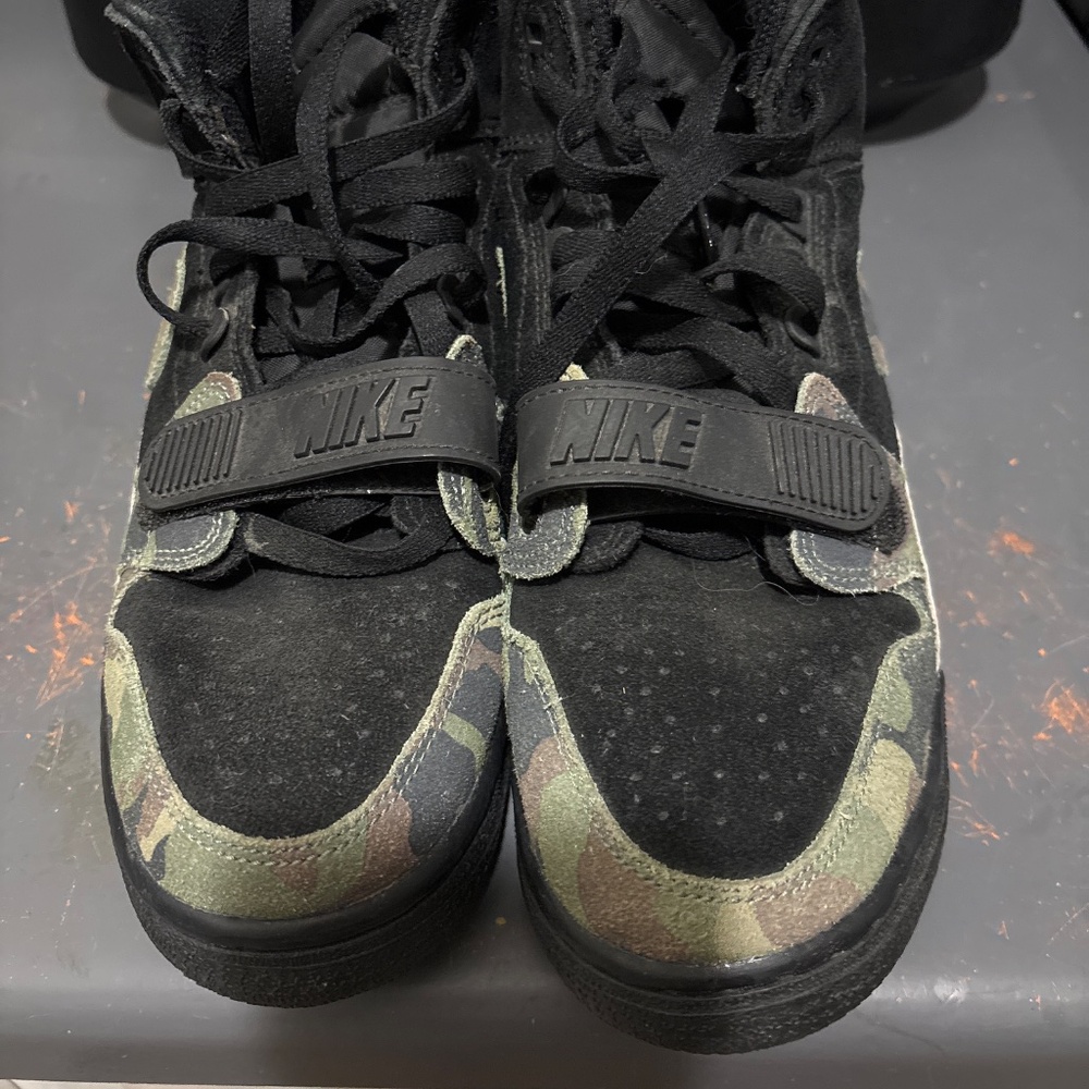 Nikes - Picture 4 of 4